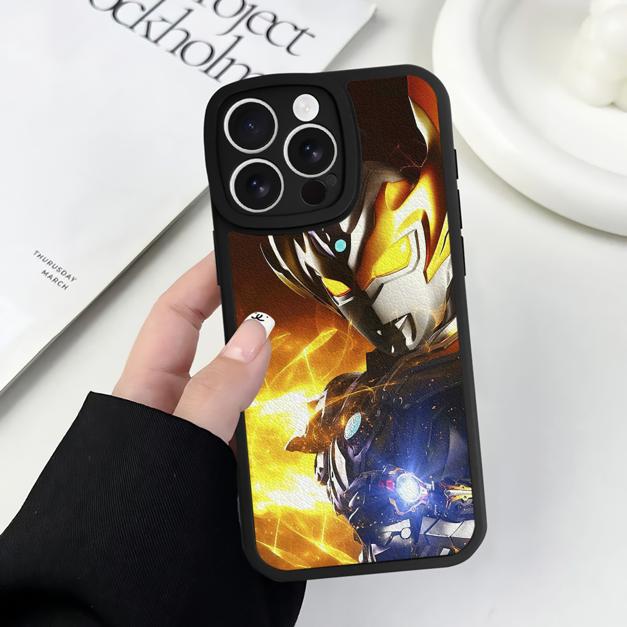（画像用） ウルトラマン Ultraman 【iPhone 16シリーズ対応】シリコンスマホケース（レザー調） 材質：シリコン